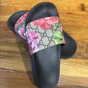Gucci Black and Pink Floral Sandals